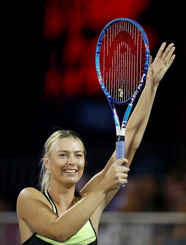 Ve Sharapova korta çıktı