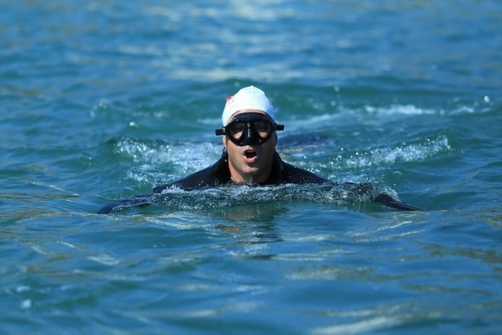 Çocukluğunda düştüğü denizden dünya rekoruyla çıktı