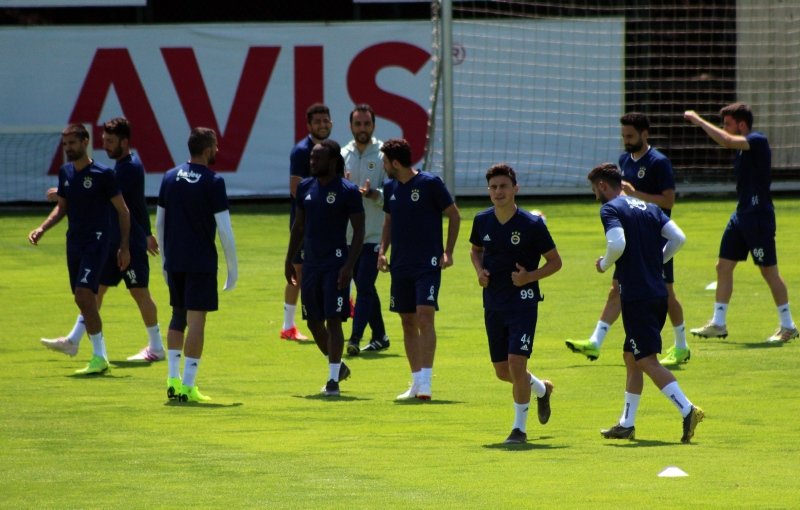 Fenerbahçe’de santrfora 4 aday!