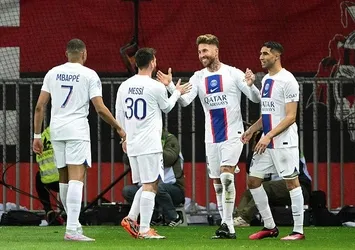 PSG Nice'in serisine son verdi!