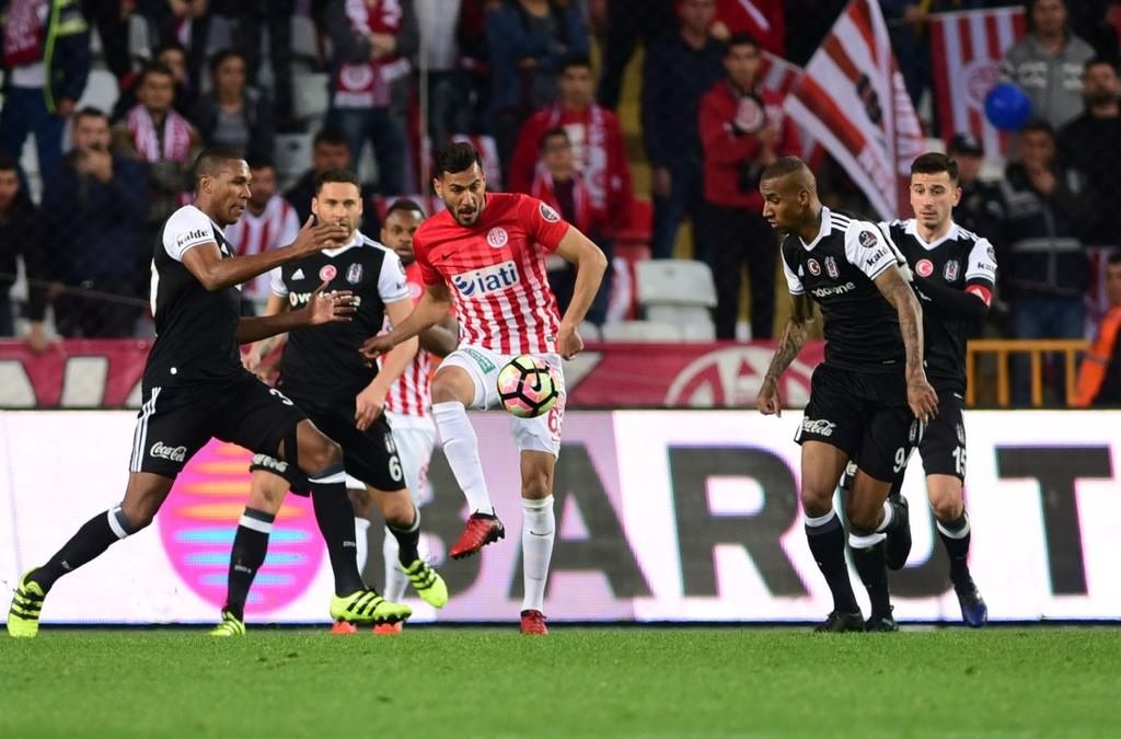 Antalyaspor-Beşiktaş karşılaşmasından kareler