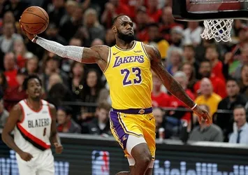 Lakers'ta LeBron James sezonu kapadı