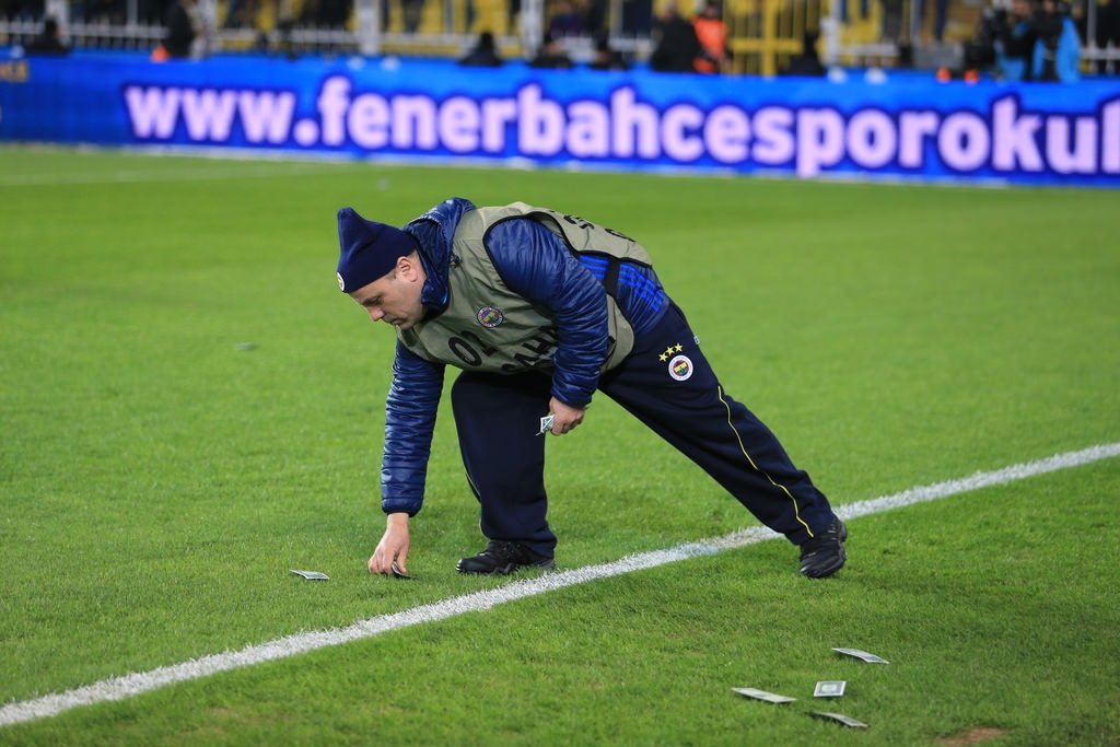 Fenerbahçe taraftarından Gökhan Gönül’e protesto!