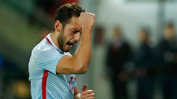 Hakan Çalhanoğlu dünya devine transferini açıkladı!