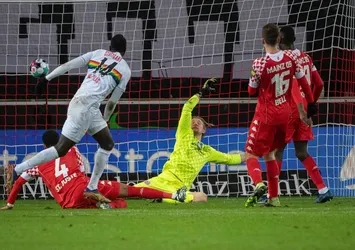 Stuttgart evinde kazandı!