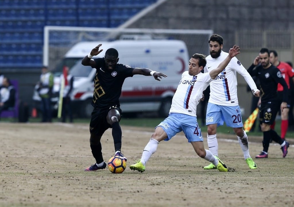 Osmanlıspor-Trabzonspor karşılaşmasından kareler
