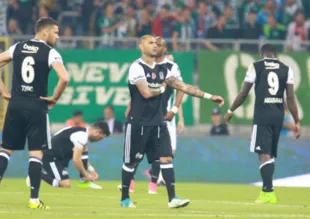 Bursaspor-Beşiktaş maçı 3 dakika durdu
