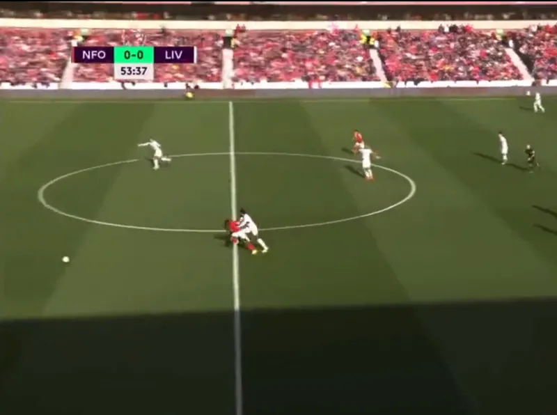 GALATASARAY HABERLERİ: Sacha Boey'un pozisyonunun aynısı Premier Lig'de yaşandı! Hakemin kararı... - 6