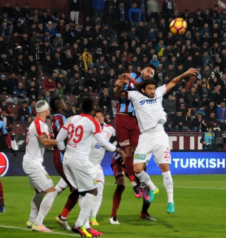 Trabzonspor-Antalyaspor karşılaşmasından kareler