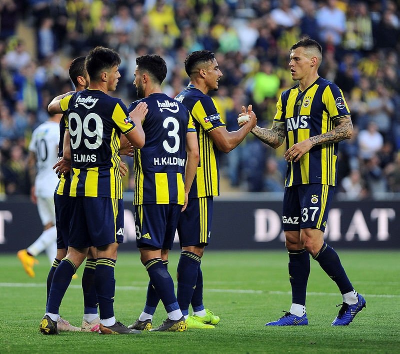 Fenerbahce De Eljif Elmas Transferi Icin Gorusmeler Resmen Basladi Sayfa 1 Fenerbahce 12 Ekim 2020 Pazartesi