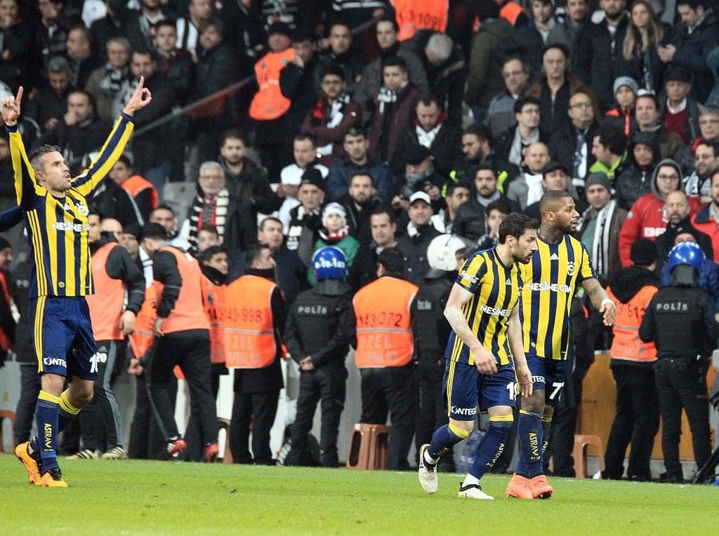 Fenerbahçe’den Van Persie tişörtü
