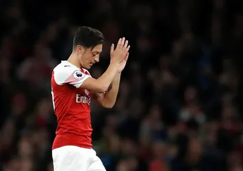 Mesut Özil'den anlamlı hareket