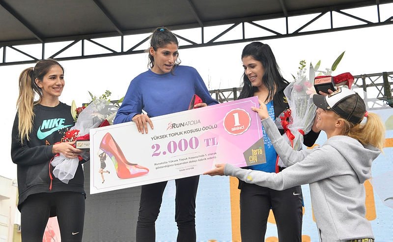 Antalya’da Yüksek Topuk Koşusu