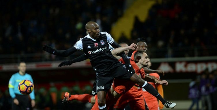 Beşiktaş’tan Atiba kararı