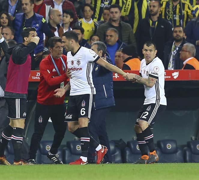 İşte derbide ekranlara yansımayan olay kareler...