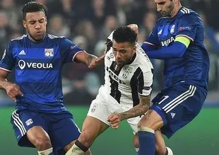 Juventus, Lyon'a takıldı