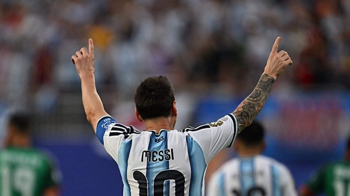 Lionel Messi uzak mesafeden attığı golle Arjantin'i öne geçirdi!