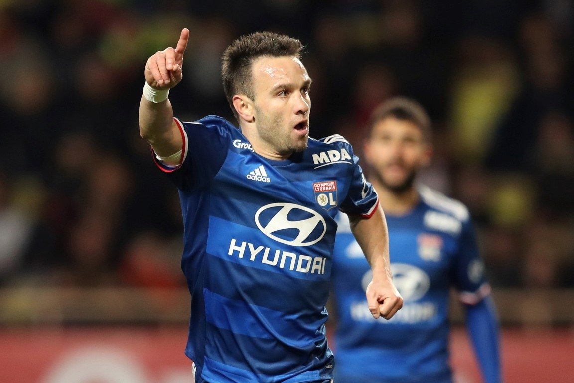 Mathieu Valbuena, Cuma günü imzalıyor