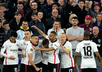 Frankfurt deplasmanda galip!