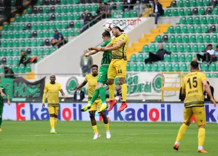 Akhisar - Yeni Malatya maçından kareler