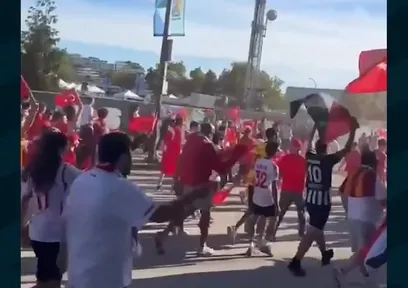 Vancouver'da taraftarlarımız milli maç öncesinde Filistin'i unutmadı!