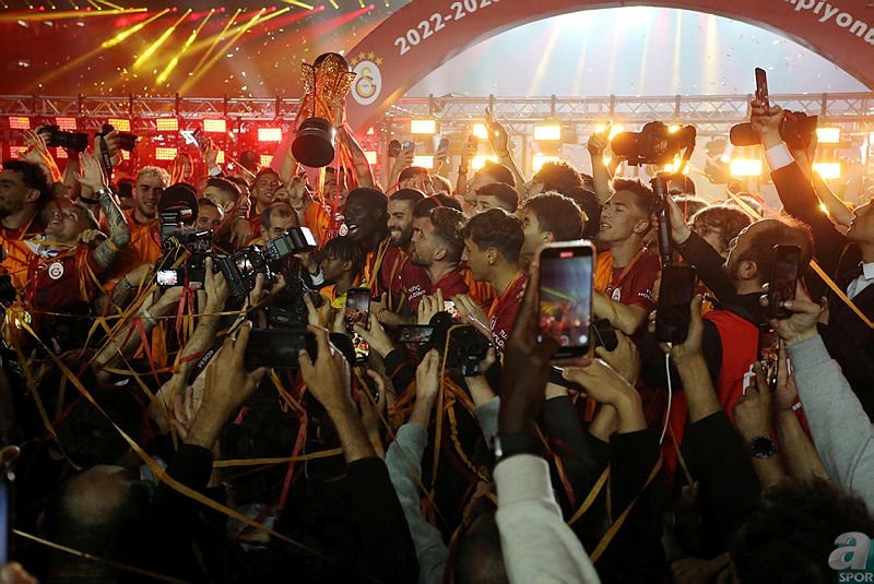 GALATASARAY’a Sürpriz Forvet Transferi: Kelechi Iheanacho Takımdan Ayrılmak İstiyor! GALATASARAY’a Sürpriz Forvet Transferi: Kelechi Iheanacho Takımdan Ayrılmak İstiyor!