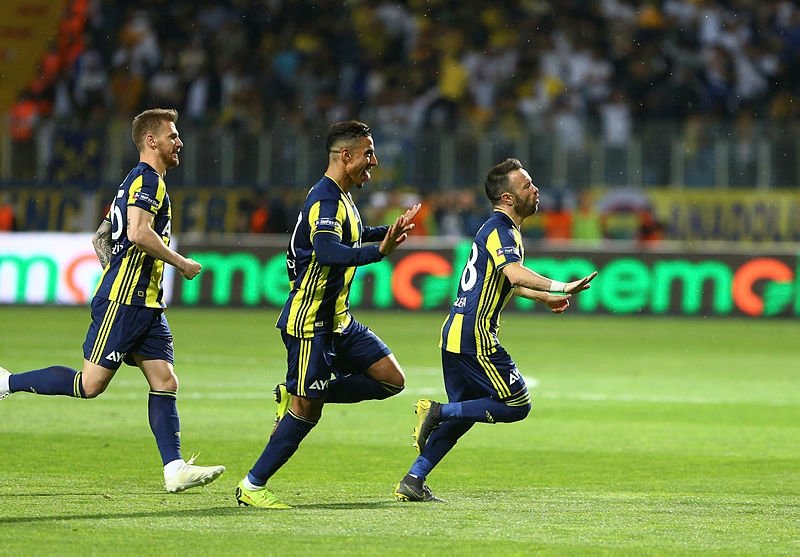 Besiktas Fenerbahce Macinin Gazete Mansetleri 26 Subat 2018 Pazartesi Spor Haberleri Futbol