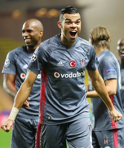 Ünlü futbolcuların boyları