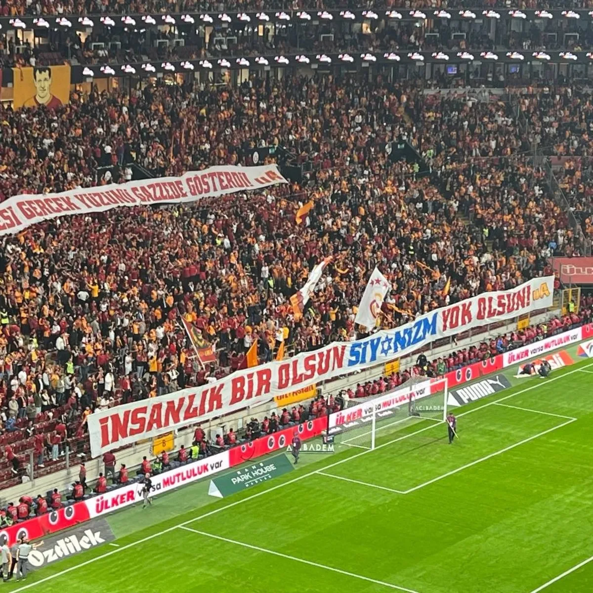 Galatasaray taraftarından derbide Gazze mesajı! İsrail'e tepki gösterdiler