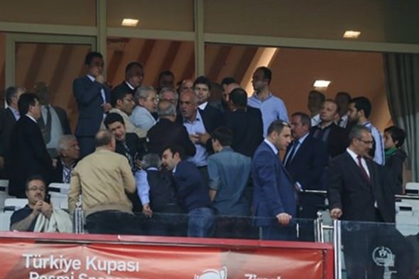 Aziz Yıldırım ile savcı tribünde kapıştı!