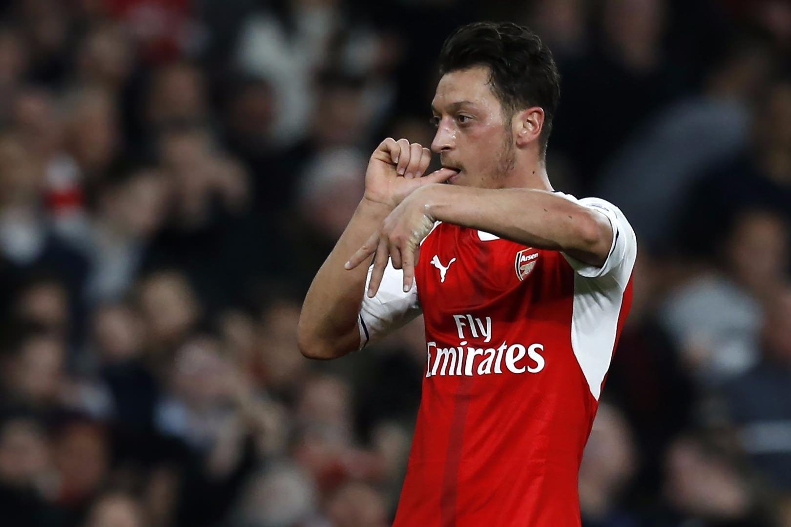 Mesut Özil, Fenerbahçe’yi açıkladı