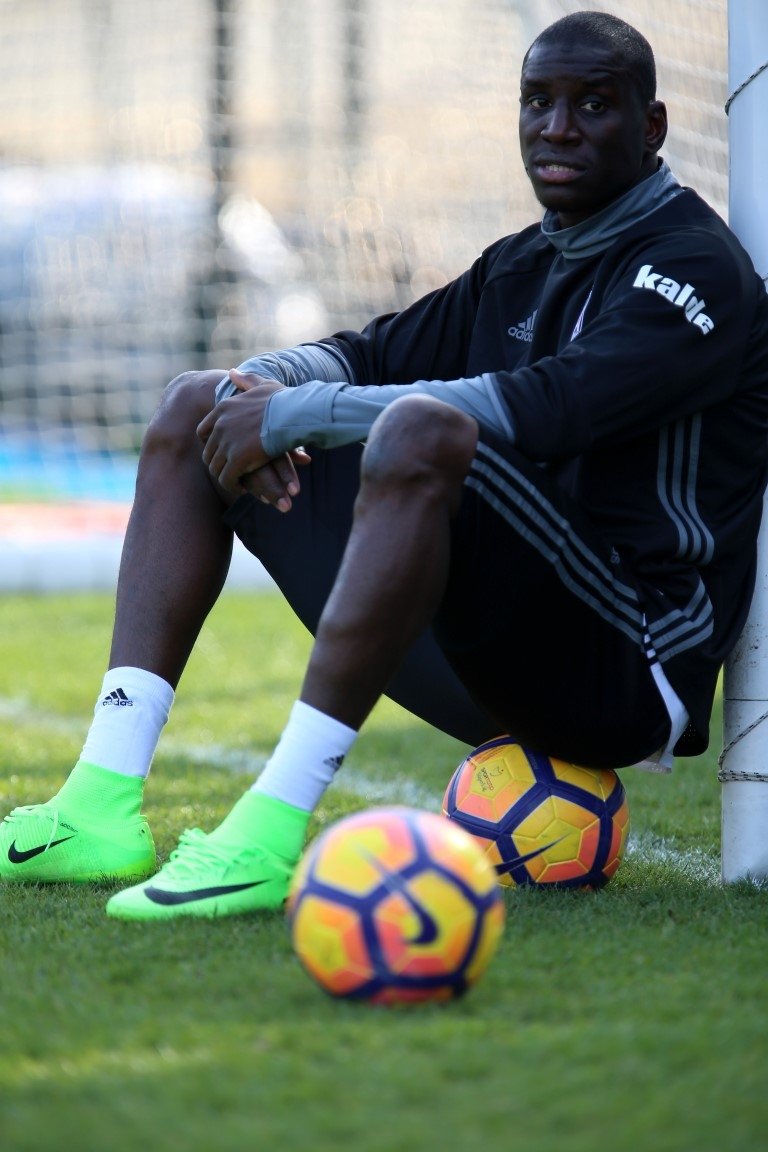 Demba Ba sahalara dönüyor