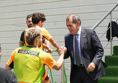 Dursun Özbek’ten oyunculara moral desteği!
