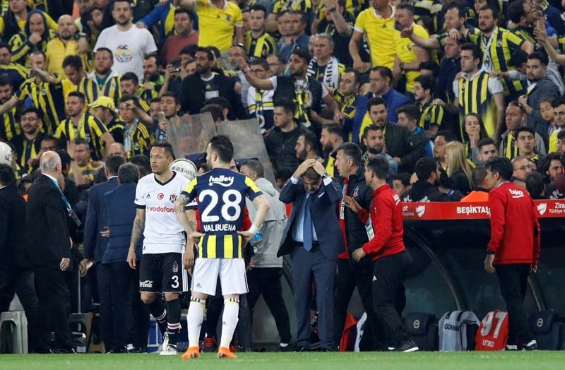 İşte derbide ekranlara yansımayan olay kareler...
