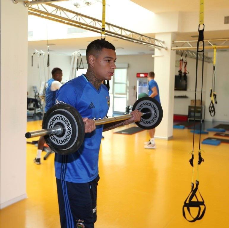 Fenerbahçe’den Van der Wiel’e şok yanıt!