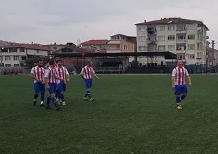 Kendi kalesine hat-trick yaptı