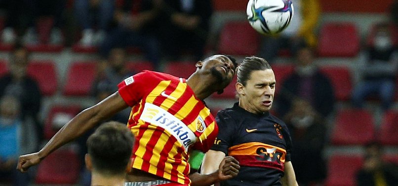 Kayserispor Galatasaray maçında VAR sonrası penaltı kararı! İşte o pozisyon