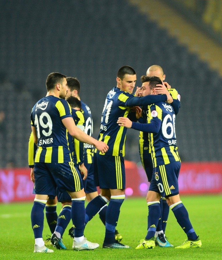 Eljif Elmas kiralanıyor!