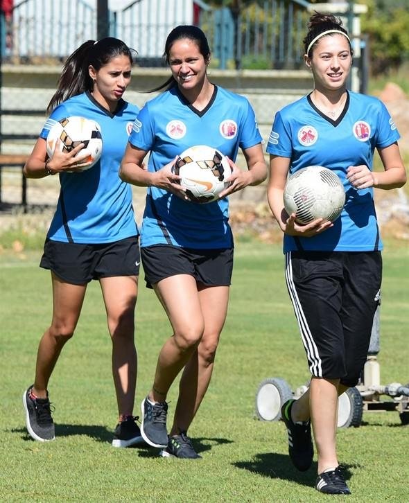 Dişi Ronaldinho taraftarı büyüledi