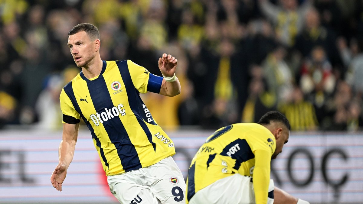 TRANSFER HABERİ: Fenerbahçe'den Dzeko kararı! Sözleşmesi... TRANSFER HABERİ: Fenerbahçe'den Dzeko kararı! Sözleşmesi...