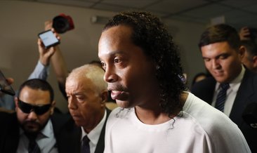 Ronaldinho şov hapishanede devam ediyor!