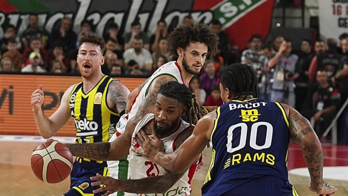 Fenerbahçe Beko Karşıyaka'yı farklı geçti