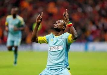 Timsah'a süper golcü