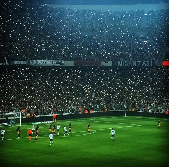 Ünlüler Beşiktaş’ın şampiyonluğunu böyle kutladı