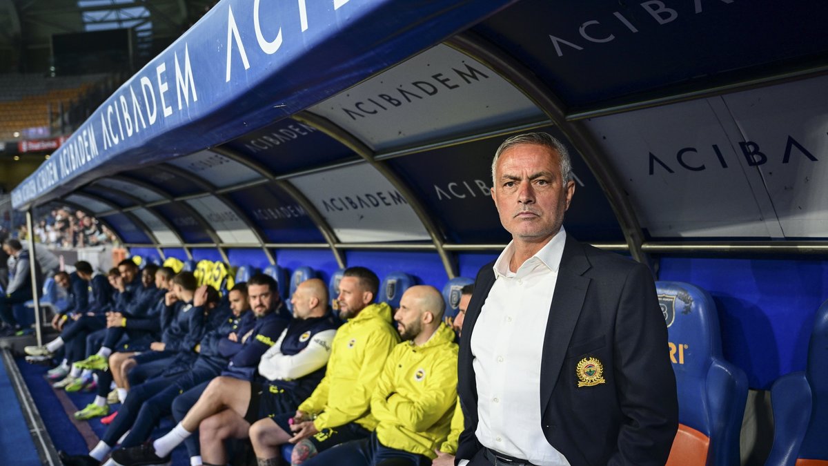 TRANSFER HABERLERİ: Fenerbahçe'de 3 yıldız aynı uçakla geliyor! Mourinho... TRANSFER HABERLERİ: Fenerbahçe'de 3 yıldız aynı uçakla geliyor! Mourinho...