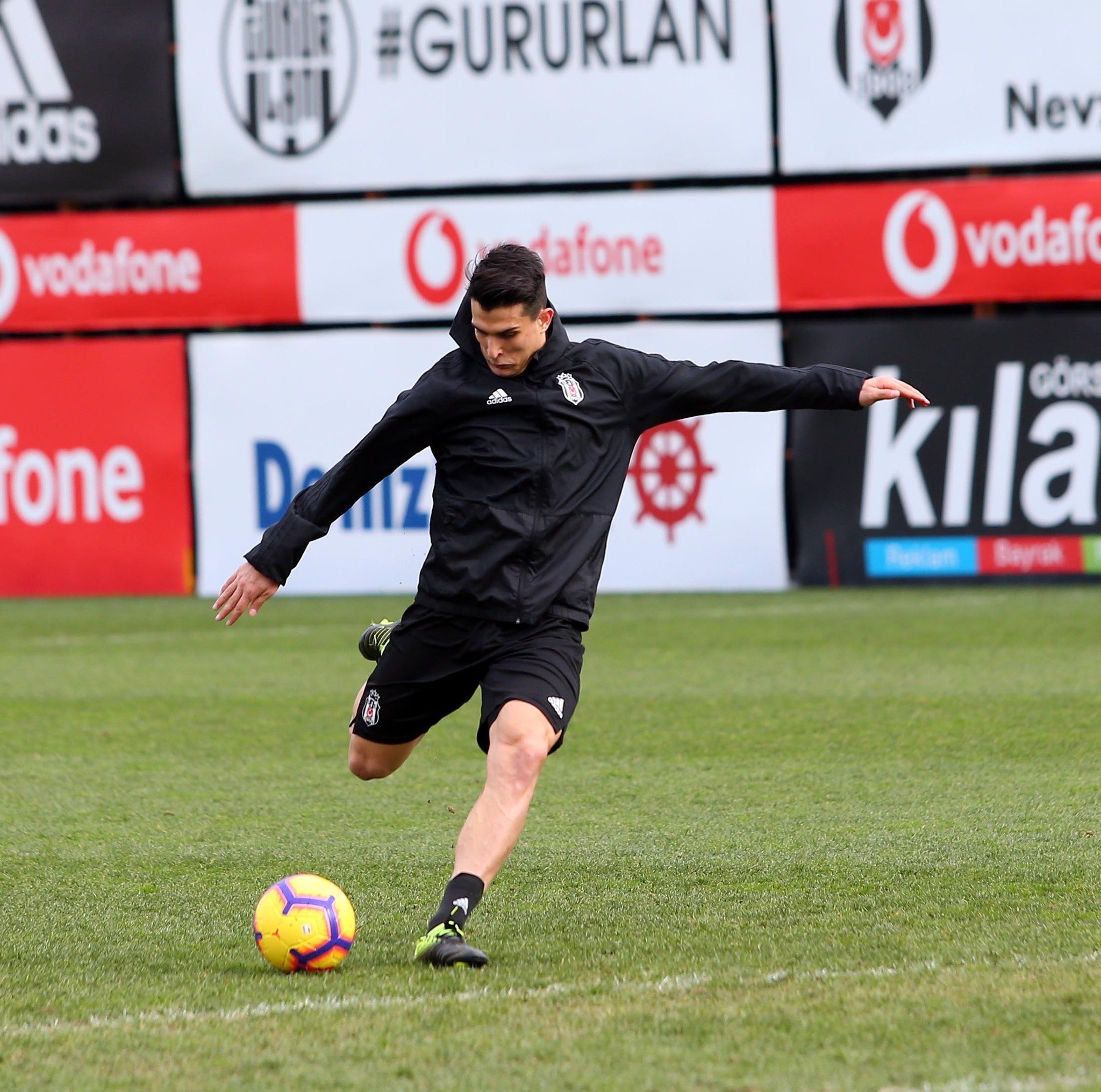 Kagawa ilk antrenmanına çıktı