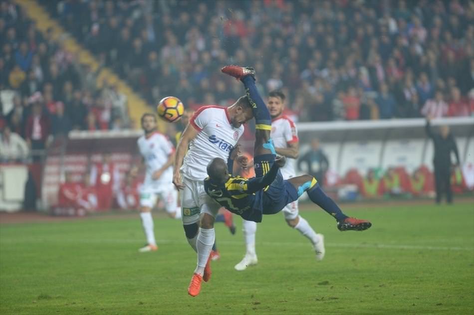 Süper Lig’e hakem hataları damga vurdu