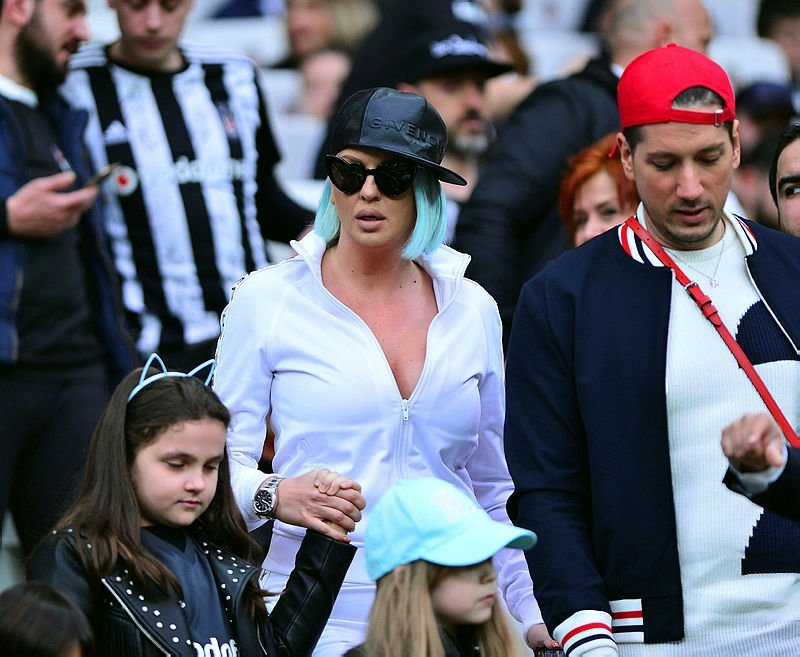 Beşiktaş tribünlerinde yenge rüzgarı