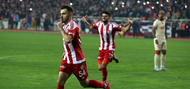 Galatasaray taraftarı isyan etti! Galatasaray forması giyemez