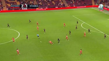 Eren Elmalı'nın şutu direğe takıldı!